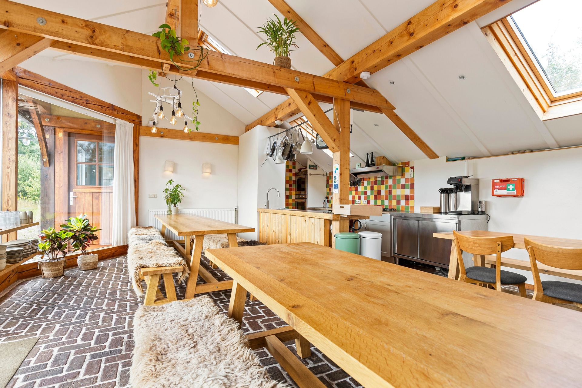 WARM COMMUNAL KITCHEN AND DINING